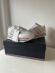 NOVE TOMMY HILFIGER SUPERGE ŠT. 36