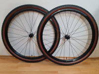 Gravel komplet obročev Syncros RP 2.0 s Pirelli Cinturato Gravel M