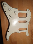 Fender Pickguard z potenciometri HSS