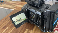 Blackmagic Ursa Mini Pro 4.6k G1 inkl. kompletom za ramo in V-Mount Ak