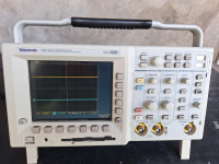 Osciloskop TEKTRONIX 3012