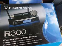 electro voice ev r300  daljinski ročni uhf mikrofon