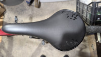 Fizik Aliante Delta 150mm kolesarski sedež