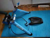 Trenažer TACX Booster + os za Thru Axle