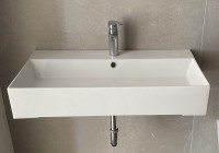 Umivalnik + pipa + sifon Dimenzije 81 x 46 cm