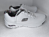 Skechers Womens Arch Fit Blossom Comfortable Lace Up Shoes.