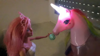 Barbie Dreamtopia: samorog in lutka z dodatki (FXT26)