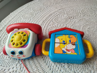 Fisher-Price Otroški telefon in Slikovna hišica z držali