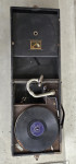 Starinski prenosni gramofon HMV Potrebno ga po servisirat  Ploščo vrti