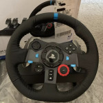 Logitech G29 Driving Force Racing Wheel in pedala s škatlo (uporabljen