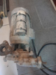 Trofazni motor z vodno črpalko