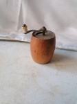 Manjši leseni mlinček za poper