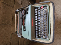 TIPKALNI STROJ OLIVETTI LETTERA 32