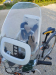 otroški sedež Bobike Mini + ščit pred vetrom + extra montažni nosilec