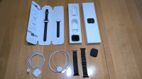 Apple Watch 5 44mm Space Grey + 2 kovinski zapestnici + 2 polnilnika