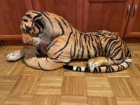 Velik plišast tiger