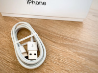 PRODAM NOV ★ Apple iPhone polnilni kabel USB – Lightning 1 m, bel