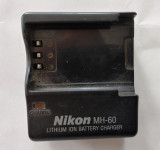 Nikon polnilec MH-60