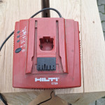 polnilec hilti