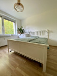 Bela postelja iz masivnega lesa Hemnes 180 x 200