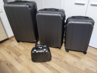 Komplet potovalnih kovčkov
