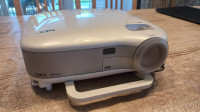 NEC VT470 3LCD projektor, lepo ohranjen (SVGA)
