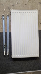 Pločevinasti panelni radiator H 900 in konzole