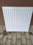 Pločevinasti radiator 600 x 600 bele barve