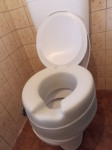 Nastavek za WC školjko