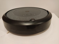 Robotski sesalnik iRobot Roomba i3