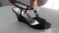 Ženski čevlji Bata črne barve št. 39