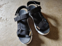Črni sandali (imitacija tevic)