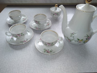 Set 4-ih skodelic s čajnikom in sladkornico Graf von Henneberg 1777