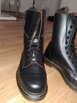 Čisto novi Dr. Martens Original (Moški Št. 41 in 42 odvisno od stopal)