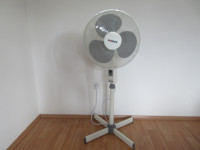 PRODAM VENTILATOR SOBNI MASTER BELE BARVE