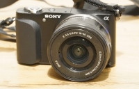 Sony NEX-3N z objektivom Sony E 3.5-.5.6/PZ 16-50 OSS