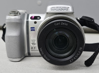 SONY digitalni fotoaparat DSC-H9 8.1 MP 15x Zoom