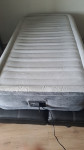 Samonapihljiva postelja INTEX, visoka oziroma 46 cm debeline