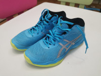 Superge Asics št. 38