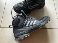 Adidas terrex 43 1/3 pohodni čevlji