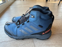 Adidas Terrex Goretex št.37 1/3 super ohranjeni otroški pohodni čevlji