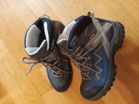 Pohodni čevlji McKinley velikost 40 - odlično ohranjeni