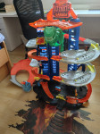 Hot Wheels City Toy Car Track Set, Garaža z T-Rex Dinozaurom