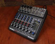 Alesis multimix 8 - mešalna miza