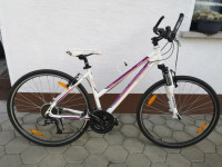 GENESIS CROSS TREKING ŽENSKO KOLO/28"/ALU/DEORE/KOT NOVO