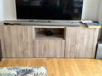 TV omara iz svetlega lesa