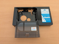VHS adapter za predvajanje mini kaset VHS-C