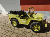 Otroski avto na akumulator Jeep 4x4 za tri osebe