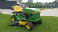 John Deere STX38 - vrtni traktor