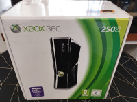 XBOX 360 S (250GB), KINECT + Kinect Adventures + kontroler